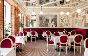 Фюнамбюль. Банкетный зал с зеркальным потолком