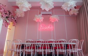 Зал Барби. Лофт с нежными цветами