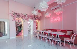 Зал Барби. Лофт с нежными цветами