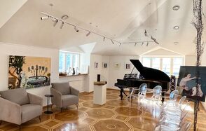 Высота. Эстетичное пространство с картинами