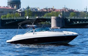 Стильный катер с акустической системой