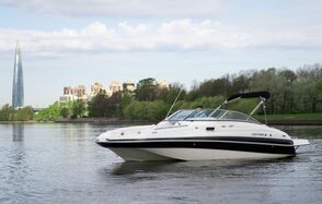 Белоснежный катер для мероприятий