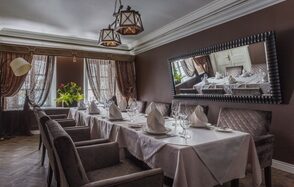 Банкетный зал в лаконичных тонах