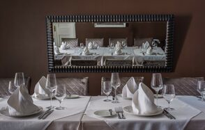 Банкетный зал в лаконичных тонах