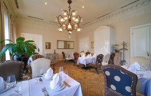 Банкетный зал в стиле эпохи просвещения