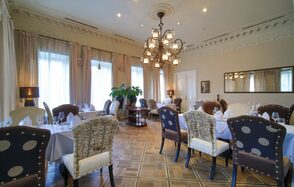 Банкетный зал в стиле эпохи просвещения