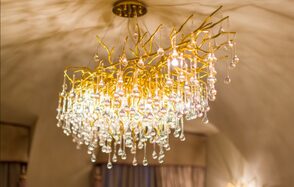 Малый банкетный зал в бежевых теплых тонах