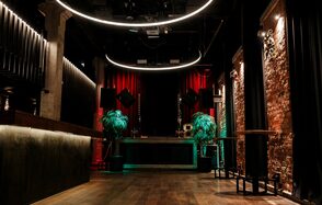 Двухуровневый клуб под закрытие