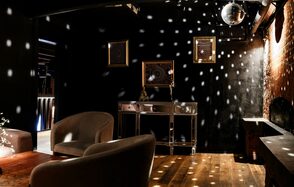 Двухуровневый клуб под закрытие