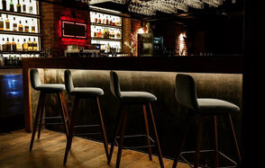 Двухуровневый клуб под закрытие