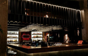 Двухуровневый клуб под закрытие