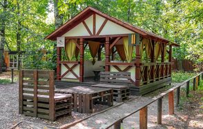 Открытая беседка на Лосином острове