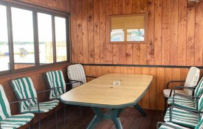 Беседка на воде в яхт-клубе «Парусник»