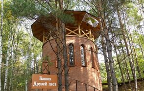 Застекленная беседка в парке Лосиный Остров