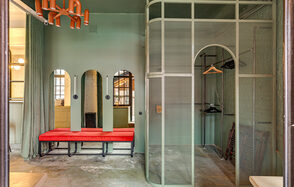 Стильный лофт в центре Москвы со сценой