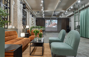 Стильный лофт в центре Москвы со сценой