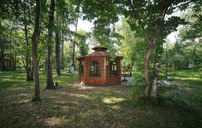 Беседка с мангалом для шашлыка на территория санатория