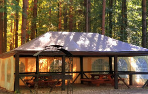 Большой шатер в парке Дубрава