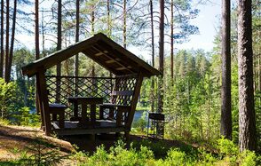 Беседки на берегу в парке «Greenvald»
