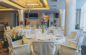  БульВар. Банкетный зал с колоннами