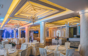  БульВар. Банкетный зал с колоннами