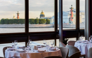 Магадан. Банкетный зал на теплоходе