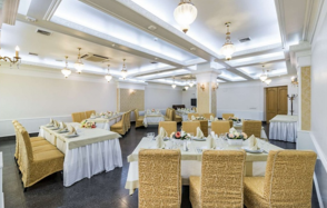 Светлый банкетный зал