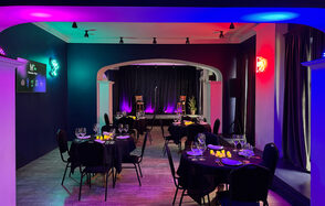 Дворец Олимпия. Банкетный зал с большими окнами в пол