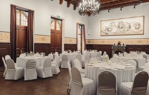  Дворец Олимпия. Банкетный зал с витражными окнами