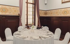  Дворец Олимпия. Банкетный зал с витражными окнами