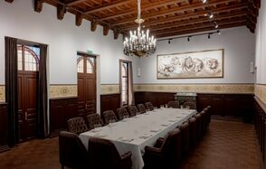  Дворец Олимпия. Банкетный зал с витражными окнами