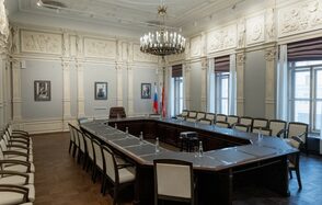Роскошный зал для деловых мероприятий