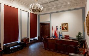 Роскошный зал для деловых мероприятий