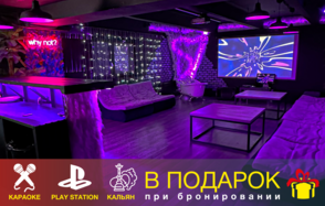 Тёмный неоновый лофт с диванами