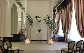 Банкетный зал с камином