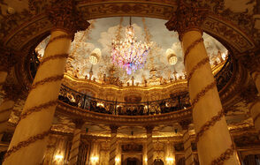 Турандот. Банкетный зал с колоннами 