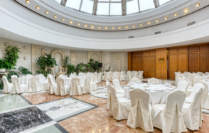 Ассамблея. Банкетный зал со стеклянным куполом