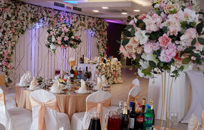 Дизайн Холл. Банкетный зал с барной стойкой и подиумом 