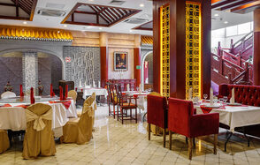 Воробьёвы Горы. Банкетный зал со сценой