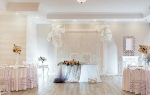 Amulet. Банкетный зал в светлых тонах