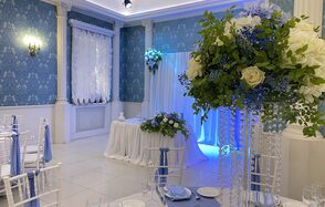 ПРАЗ-Д-НИК. Банкетный зал с круглыми столами