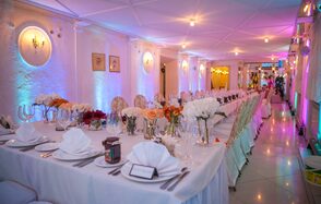 ПРАЗ-Д-НИК. Белый банкетный зал