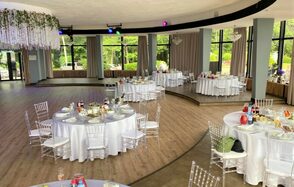 Панорама. Банкетный зал в загородном ресторане