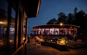 Панорама. Банкетный зал в загородном ресторане