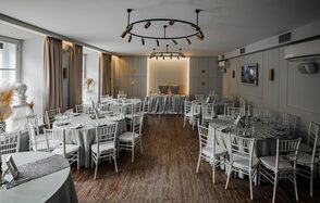 Весенний. Банкетный белый зал