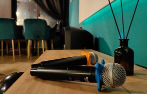 Gatsby. Стильный тематический лофт в черно-золотых цветах 