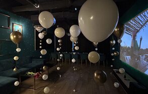 Гэтсби. Стильный тематический лофт в черно-золотых цветах 