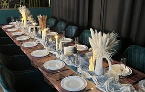 Gatsby. Стильный тематический лофт в черно-золотых цветах 