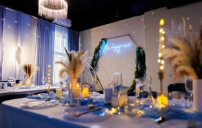 Хэппи. Светлый лофт с уютной фотозоной, неоном и караоке