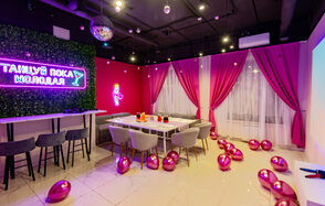 Dance. Современный лофт с фотозоной, караоке и диско-шаром